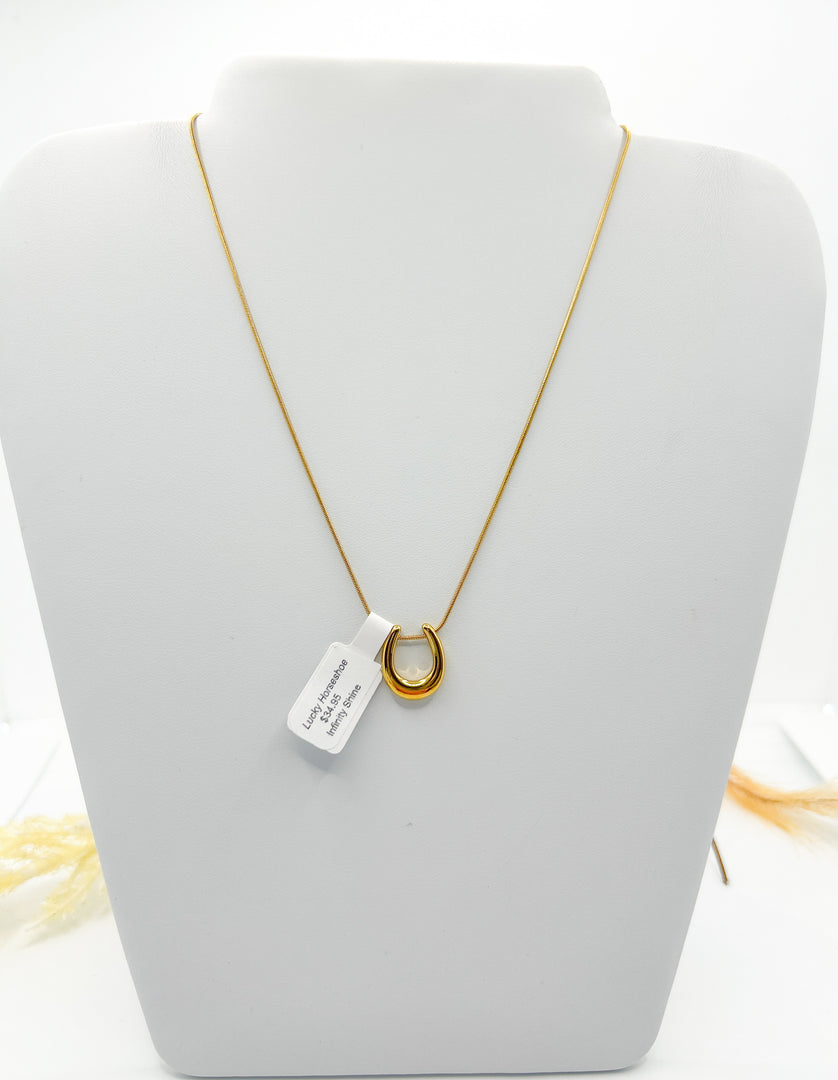 Lucky horseshoe necklace