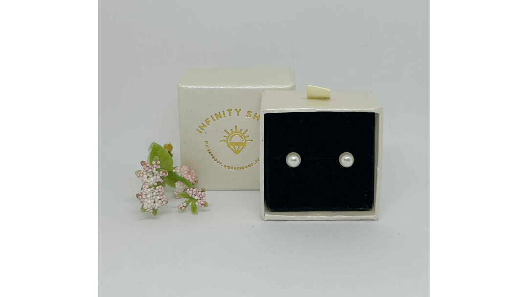 Pearl Studs